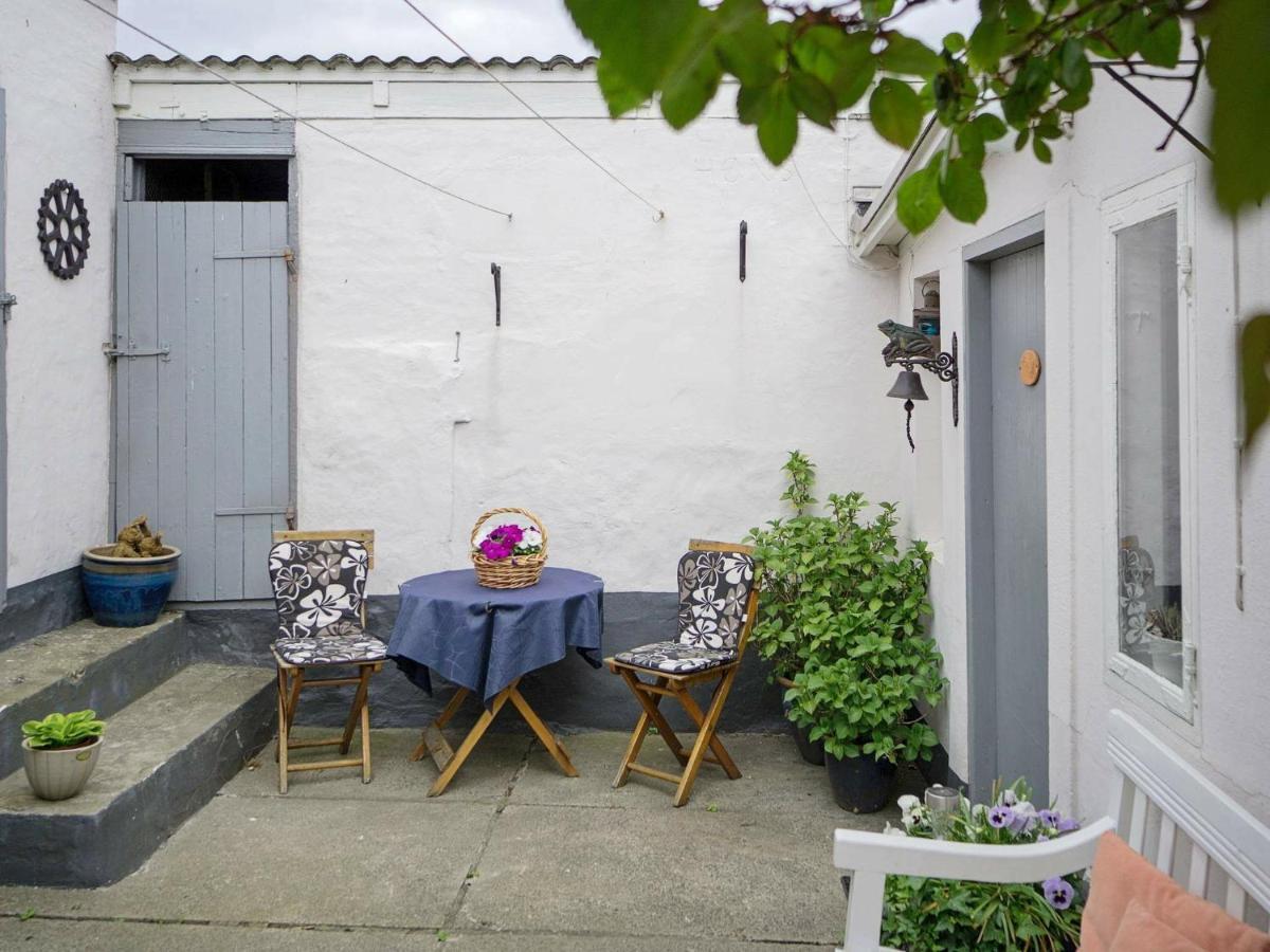 4 Person Holiday Home In Allinge Bagian luar foto